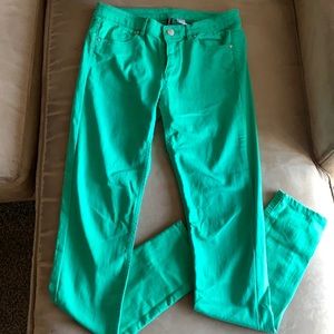 Mid rise skinny jeans from Divided. Size 8, very lightly worn.